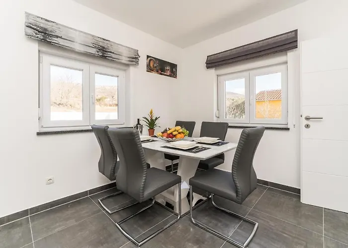 بيت للعطل Awesome Home In Ribnica - Krusevo Anić