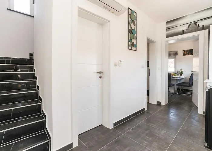 Awesome Home In Ribnica - Krusevo بيت للعطل Anić