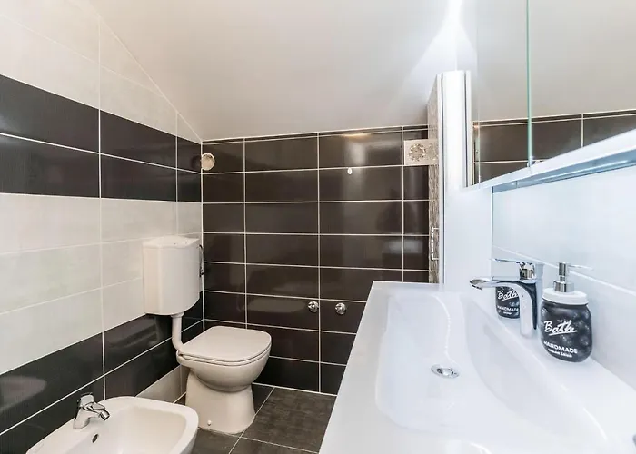 Awesome Home In Ribnica - Krusevo Anić